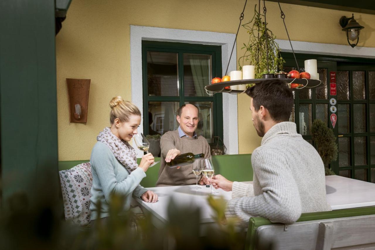 Weingut & Gastezimmer Edelmann Göttlesbrunn Exterior foto